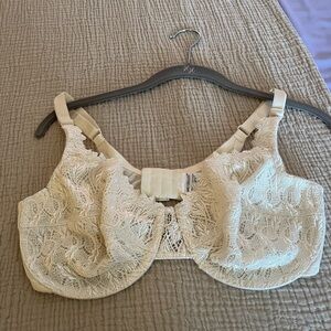 Breezies cream soft lace underwires bra
